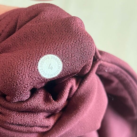 Lululemon women’s boot cut leggings size 4 - Picture 9 of 9